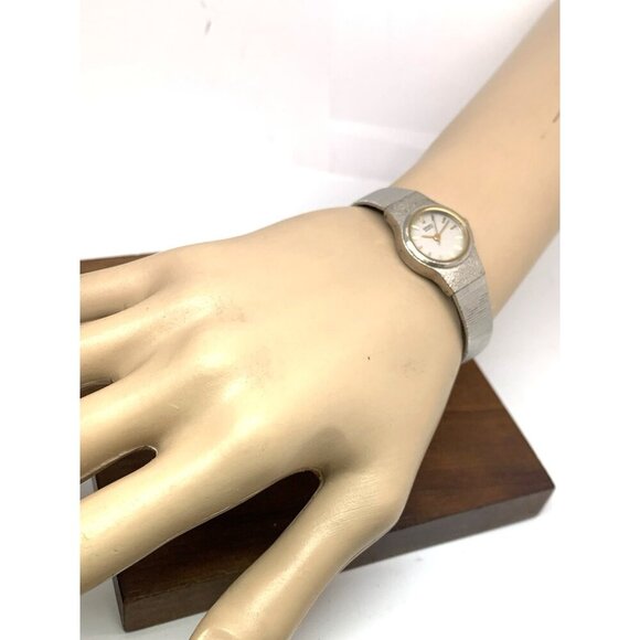 Seiko Women\'s Watch 8Y21-0019 Vintage Quartz Gold Silver Dial Steel Petite 20mm main image 10